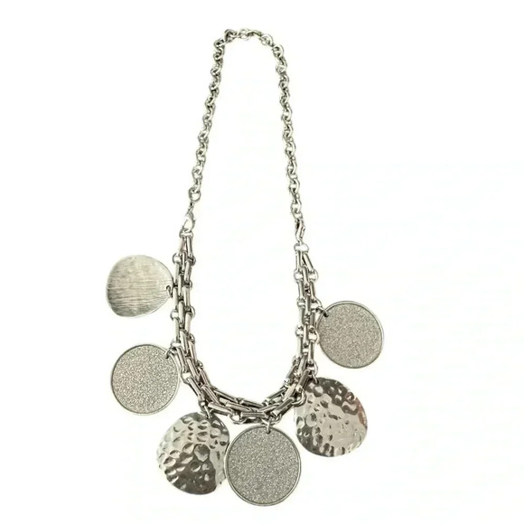 NWOT SILVER SPARKLY CIRCLE CHARM NECKLACE - Picture 2 of 3